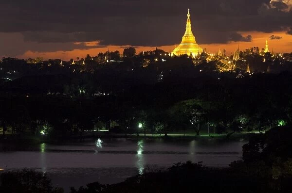 Shwedagon Paya at dusk with Kandawgyi lake in foreground, Yangon (Rangoon)