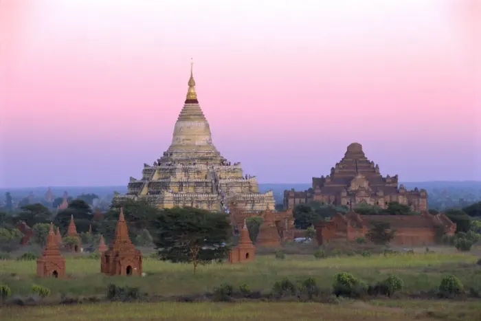 Framed Print : Shwesandaw Paya (Shwe Sandaw Pagoda) built in the 11th century, Bagan (Pagan) Framed Print : Shwesandaw Paya (Shwe Sandaw Pagoda) built in the 11th century, Bagan (Pagan)