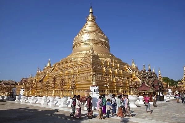 Shwezigon Pagoda, Bagan, Central Myanmar, Myanmar (Burma), Asia