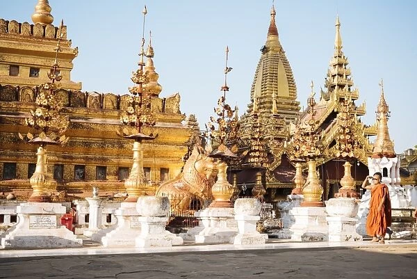 Shwezigon Pagoda, Nyaung-U, near Bagan (Pagan), Mandalay Region, Myanmar (Burma), Asia