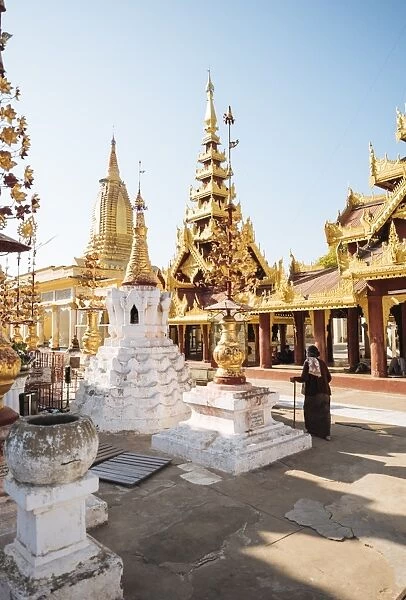 Shwezigon Pagoda, Nyaung-U, near Bagan (Pagan), Mandalay Region, Myanmar (Burma), Asia