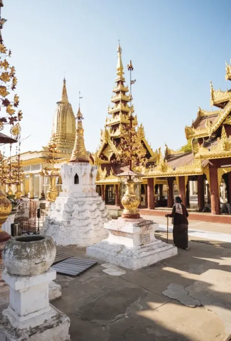 Framed Print : Shwezigon Pagoda, Nyaung-U, near Bagan (Pagan), Mandalay Region, Myanmar (Burma), Asia Framed Print : Shwezigon Pagoda, Nyaung-U, near Bagan (Pagan), Mandalay Region, Myanmar (Burma), Asia