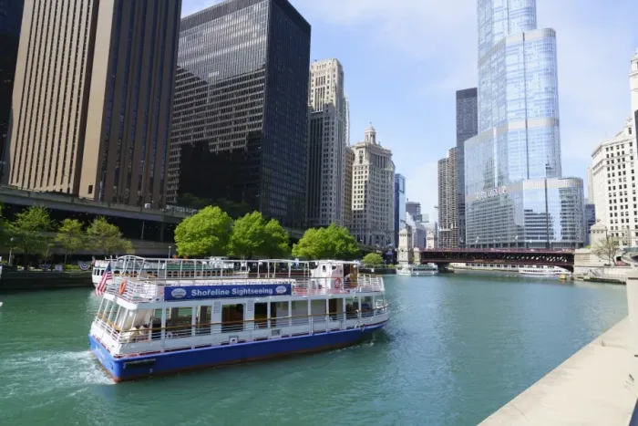 Framed Print : Sightseeing boat on the Chicago River, Chicago, Illinois, United States of America Framed Print : Sightseeing boat on the Chicago River, Chicago, Illinois, United States of America
