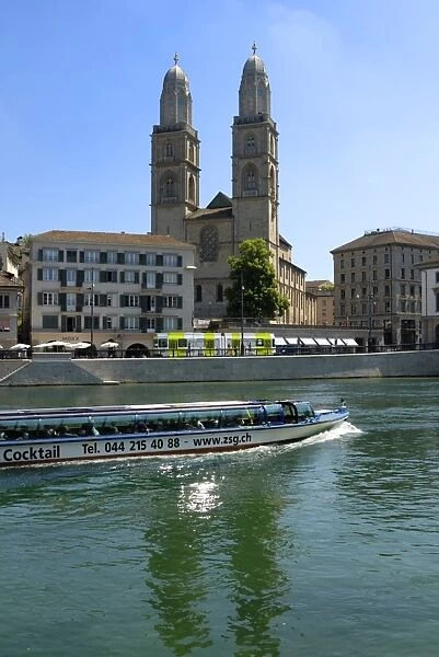Sightseeing boat on the River Limmat in front of Grossmunster church
