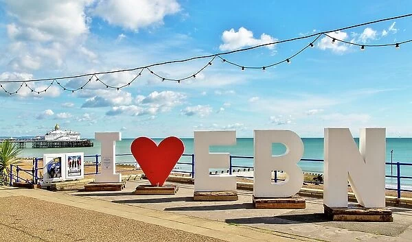 Sign welcoming visitors and holidaymakers on the seafront at Eastbourne, East Sussex, England, United Kingdom, Europe