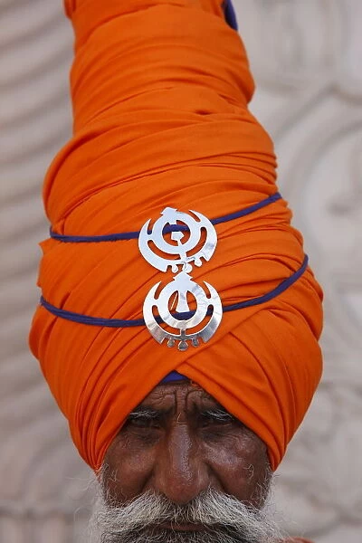 Sikh warrior in Gurdwara Sisganj, Old Delhi, India, Asia