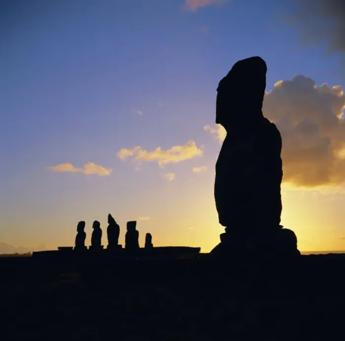 Framed Print : Silhouette of Ahu Tahai in foreground and behind the five moai (statues) of Ahu Vai Uri Framed Print : Silhouette of Ahu Tahai in foreground and behind the five moai (statues) of Ahu Vai Uri