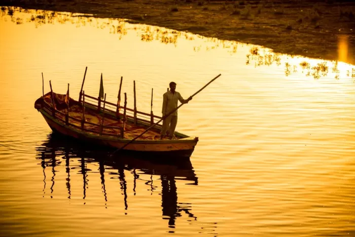 Framed Print : Silhouette of Indian gondolier during the Flower Holi Festival, Vrindavan, Uttar Pradesh Framed Print : Silhouette of Indian gondolier during the Flower Holi Festival, Vrindavan, Uttar Pradesh