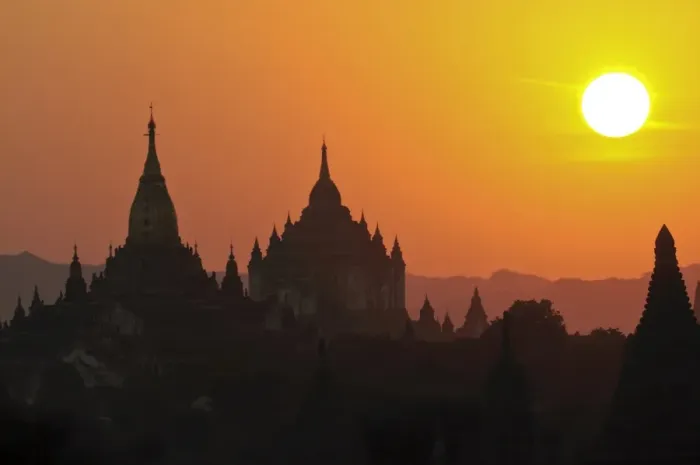 Framed Print : Silhouettes of the temples and pagodas of the ruined town of Bagan at sunset Framed Print : Silhouettes of the temples and pagodas of the ruined town of Bagan at sunset