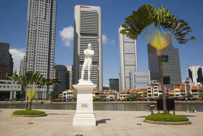 Framed Print : Sir Stamford Raffles statue and travellers palm Framed Print : Sir Stamford Raffles statue and travellers palm