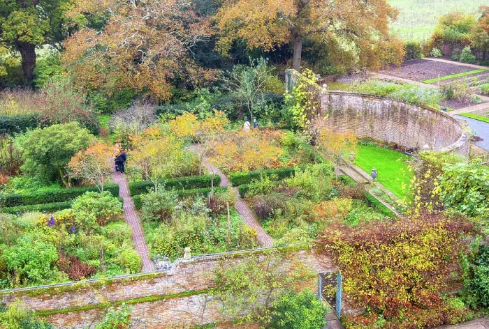Framed Print : Sissinghurst Castle Garden in autumn, Kent, England, United Kingdom Framed Print : Sissinghurst Castle Garden in autumn, Kent, England, United Kingdom