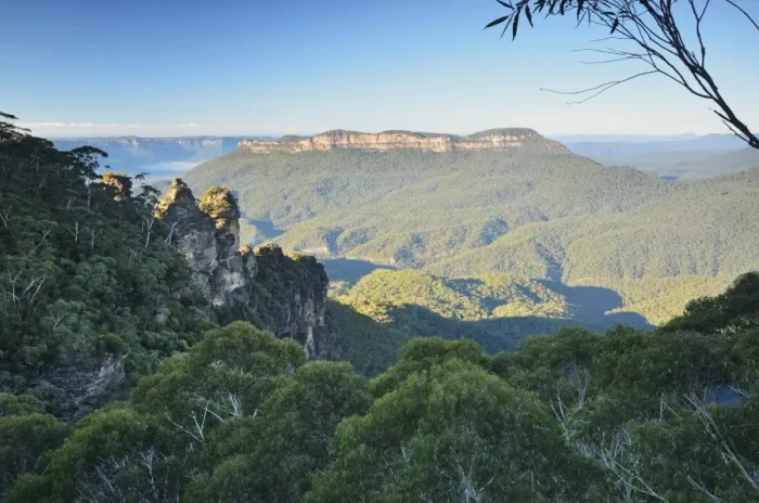 Framed Print : The Three Sisters and Mount Solitary, Blue Mountains, Blue Mountains National Park Framed Print : The Three Sisters and Mount Solitary, Blue Mountains, Blue Mountains National Park