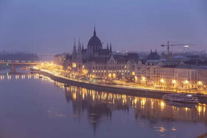 Framed Print : Sitting on the banks of the River Danube, the Hungarian Parliament Building dates Framed Print : Sitting on the banks of the River Danube, the Hungarian Parliament Building dates