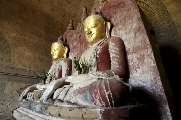 Framed Print : Sitting Buddha in a temple in Bagan, Myanmar, Asia Framed Print : Sitting Buddha in a temple in Bagan, Myanmar, Asia