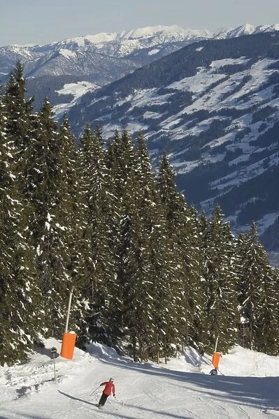 Skier, Mayrhofen ski resort, Zillertal Valley, Austrian Tyrol, Austria, Europe