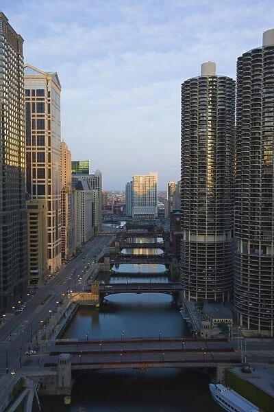 Skyscrapers along the Chicago River and West Wacker Drive, Marina City right