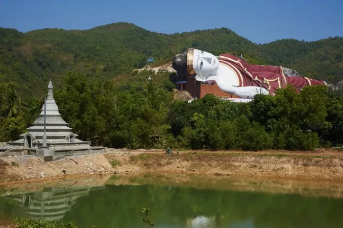 Framed Print : Sleeping Buddha, Win Sein Taw Ya, around Mawlamyine (Moulmein), Mon State, Myanmar (Burma), Asia Framed Print : Sleeping Buddha, Win Sein Taw Ya, around Mawlamyine (Moulmein), Mon State, Myanmar (Burma), Asia