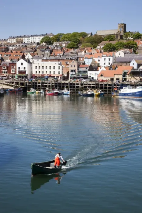 Framed Print : Small boat with outboard motor leaving the Harbour, Scarborough, North Yorkshire, Yorkshire, England, United Kingdom, Europe Framed Print : Small boat with outboard motor leaving the Harbour, Scarborough, North Yorkshire, Yorkshire, England, United Kingdom, Europe