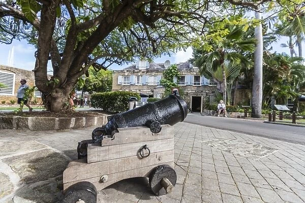 Small cannon in the courtyard in front of James Fort, built by the King of England