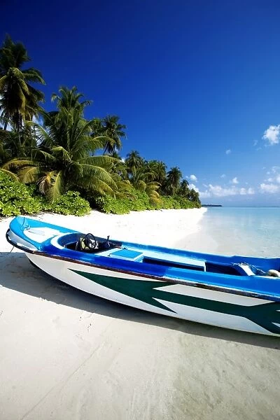 A small dinghy on a tropical beach, Maldives, Indian Ocean, Asia