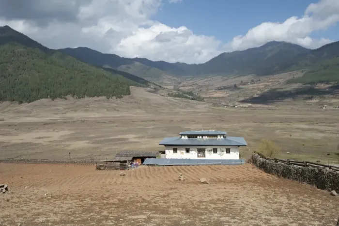 Framed Print : Small farmstead in the wide and shallow Phobjikha Valley, where the black-necked Framed Print : Small farmstead in the wide and shallow Phobjikha Valley, where the black-necked