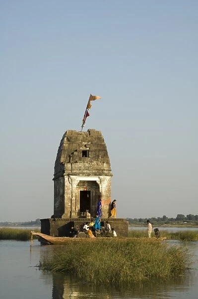 Small Hindu temple in middle of the Narmada River