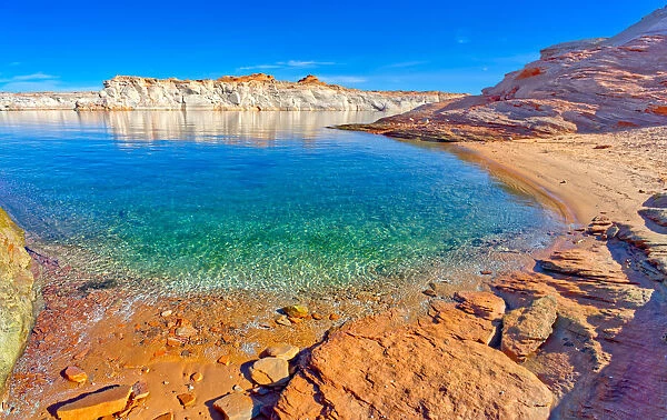 A small lagoon in Lake Powell where boats can drop anchor and come ashore, Arizona