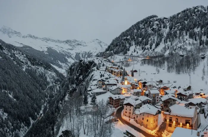 Framed Print : Small village of Pianazzo on top of snowcapped mountain after a snowfall, Madesimo Framed Print : Small village of Pianazzo on top of snowcapped mountain after a snowfall, Madesimo