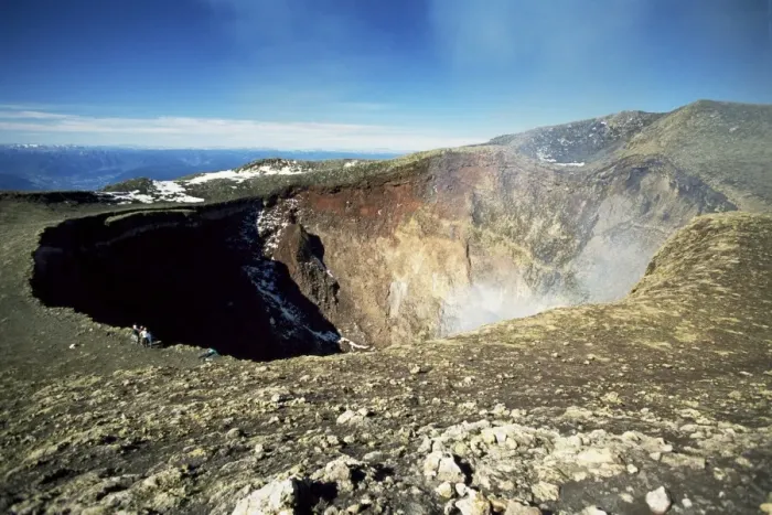 Framed Print : The smoking crater of Volcan Villarrica, 2847m, Lake District, Chile, South America Framed Print : The smoking crater of Volcan Villarrica, 2847m, Lake District, Chile, South America