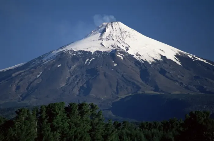 Framed Print : The smoking Volcan Villarrica, 2847m, Lake District, Chile, South America Framed Print : The smoking Volcan Villarrica, 2847m, Lake District, Chile, South America
