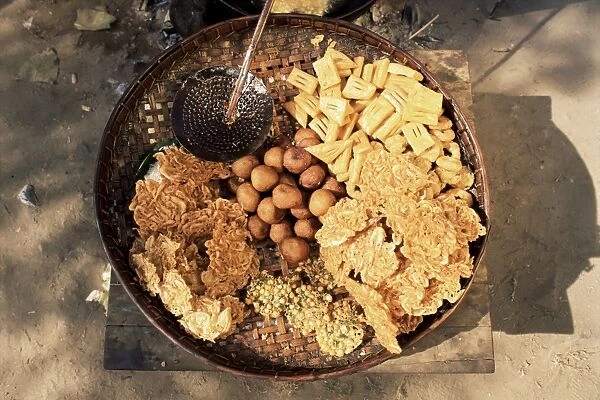 Snacks, covered in batter, Mingun, Myanmar (Burma), Asia