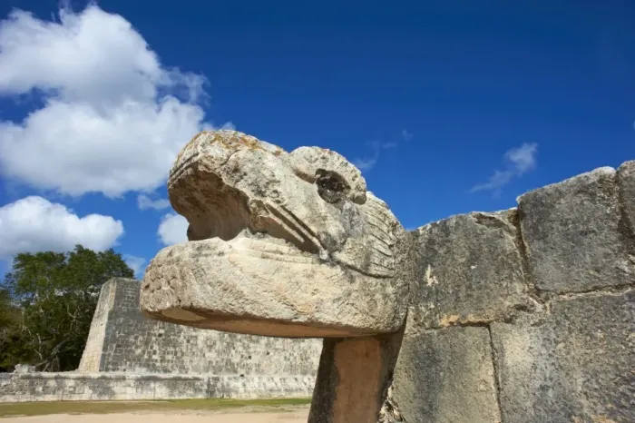 Framed Print : The snakes head in ancient Mayan ruins, Chichen Itza, UNESCO World Heritage Site Framed Print : The snakes head in ancient Mayan ruins, Chichen Itza, UNESCO World Heritage Site