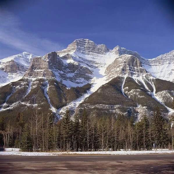 Snow capped mountains, Rockies, near Banff National Park, Alberta, Canada, North America
