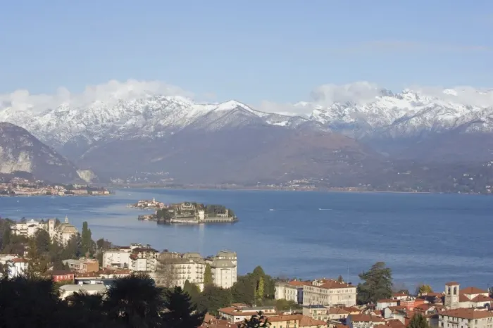 Framed Print : Snow capped mountains above Stresa, Isola Bella and Isola Superiore, Borromean Islands Framed Print : Snow capped mountains above Stresa, Isola Bella and Isola Superiore, Borromean Islands