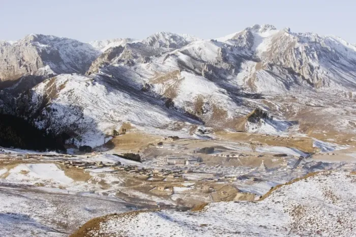 Framed Print : Snow capped mountains surrounding Langmusi town, on borders of Gansu and Sichuan Provinces Framed Print : Snow capped mountains surrounding Langmusi town, on borders of Gansu and Sichuan Provinces
