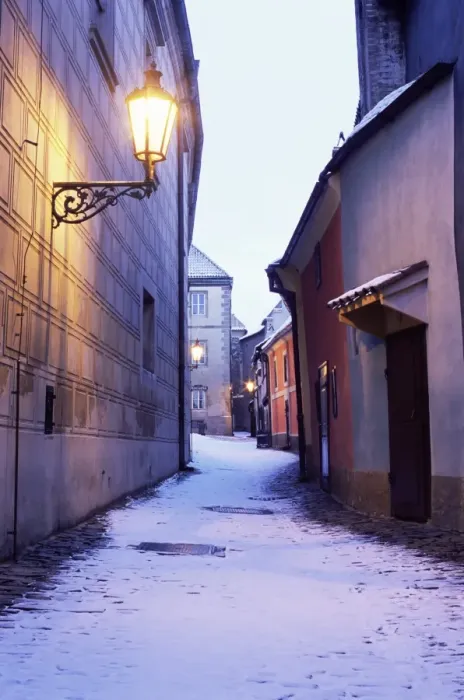 Framed Print : Snow covered 16th century cottages on Golden Lane (Zlata ulicka) in winter twilight Framed Print : Snow covered 16th century cottages on Golden Lane (Zlata ulicka) in winter twilight
