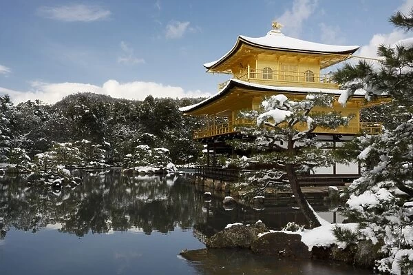 Snow-covered Kinkaku-ji (Temple of the Golden Pavilion) (Rokuon-ji), UNESCO World Heritage Site