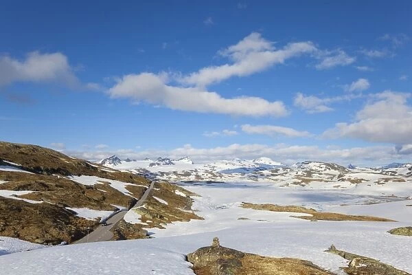 Snow covered plateau in the Jotunheimen National Park, Sogn og Fjordane, Norway, Scandinavia, Europe