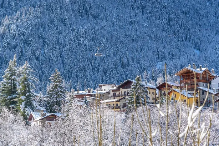 Framed Print : Snow covered trees and Courmayeur to Plan Checrouit cable car viewed from Courmayeur in winter, Courmayeur, Aosta Valley, Italian Alps, Italy Framed Print : Snow covered trees and Courmayeur to Plan Checrouit cable car viewed from Courmayeur in winter, Courmayeur, Aosta Valley, Italian Alps, Italy