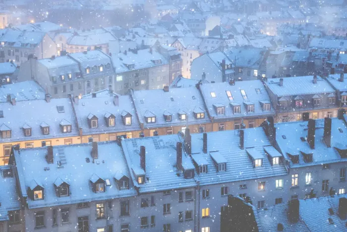 Framed Print : Snow falling over the traditional houses of the old town at dusk, Frankfurt am Main, Hesse, Germany Europe Framed Print : Snow falling over the traditional houses of the old town at dusk, Frankfurt am Main, Hesse, Germany Europe