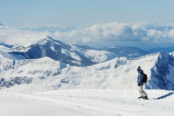 Snowboarder, Gudauri ski resort, Georgia, Caucasus region, Central Asia, Asia