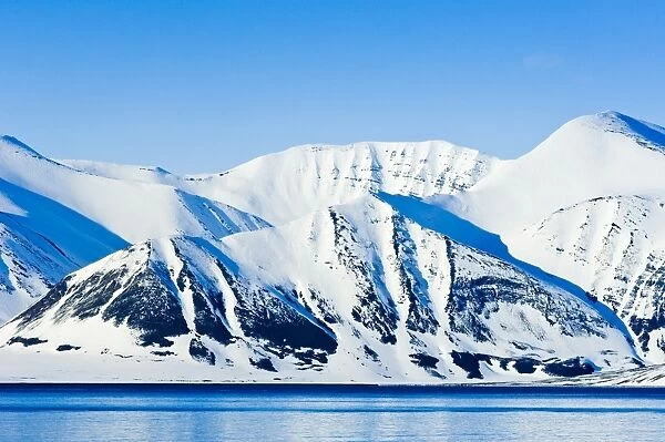 Snowcapped peaks Woodfjord, Svalbard Archipelago, Norway, Arctic, Scandinavia, Europe