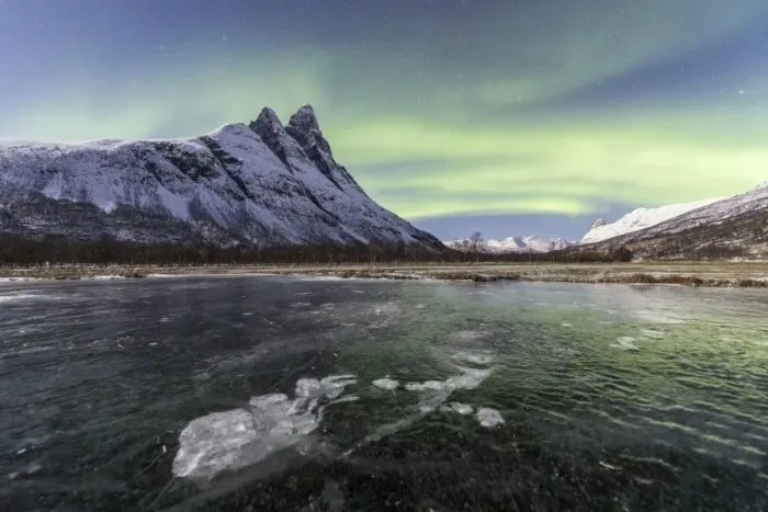 Framed Print : The snowy peak of Otertinden and the Northern Lights in the polar night, Oteren, Lyngen Alps Framed Print : The snowy peak of Otertinden and the Northern Lights in the polar night, Oteren, Lyngen Alps