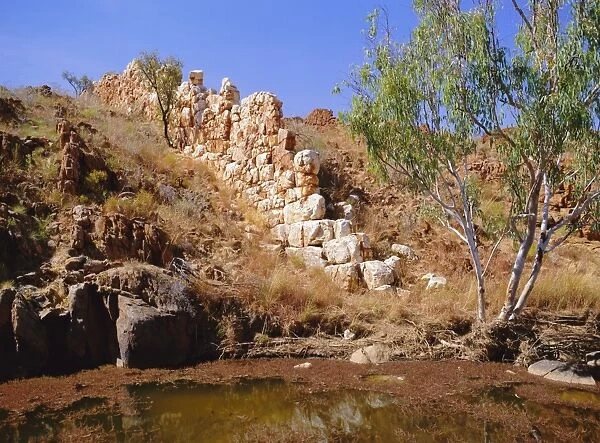 The so-called Wall of China a natural formation of quartz, Halls Creek