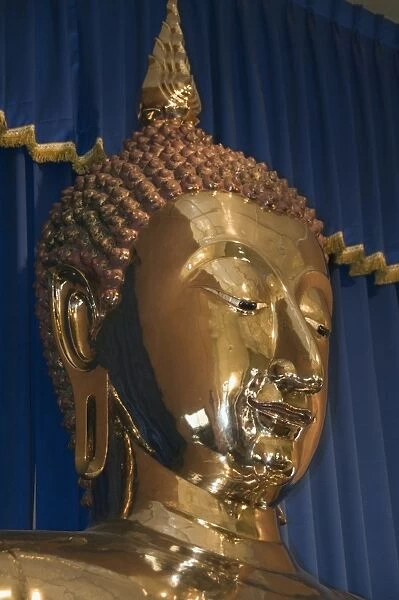 Solid gold Buddha at Sukhothai Traimit temple, Bangkok, Thailand, Southeast Asia, Asia
