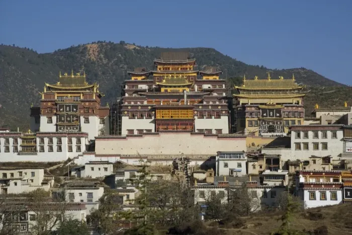 Framed Print : Songzanlin Tibetan monastery, Yunnan, China, Asia Framed Print : Songzanlin Tibetan monastery, Yunnan, China, Asia