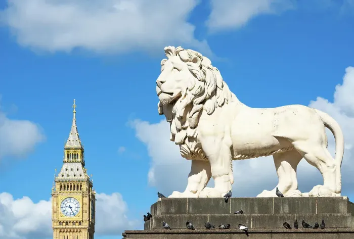 Framed Print : The South Bank Lion on Westminster Bridge, cast in 1837, with Big Ben (The Elizabeth Tower) of the Palace of Westminster in the background, London, England, United Kingdom, Europe Framed Print : The South Bank Lion on Westminster Bridge, cast in 1837, with Big Ben (The Elizabeth Tower) of the Palace of Westminster in the background, London, England, United Kingdom, Europe