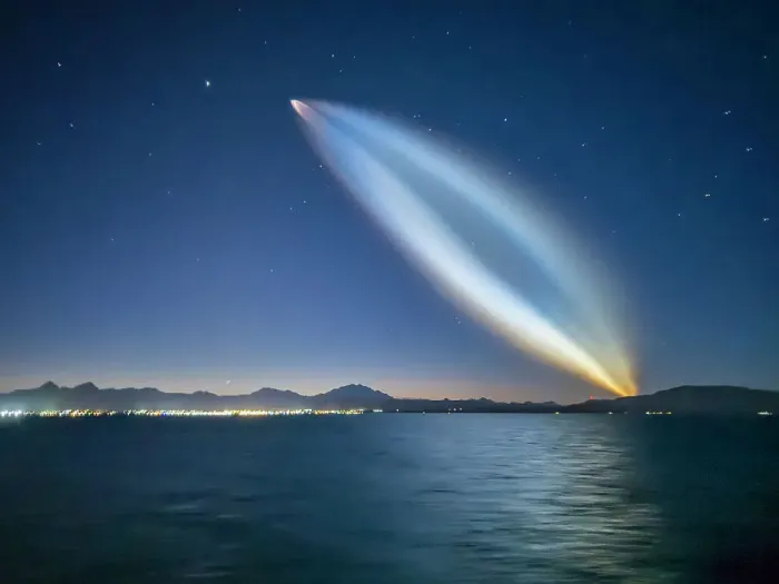 Framed Print : SpaceX Starlink Falcon 9 rocket launch as seen from the National Geographic Venture in the Sea of Cortez, Mexico, North America Framed Print : SpaceX Starlink Falcon 9 rocket launch as seen from the National Geographic Venture in the Sea of Cortez, Mexico, North America