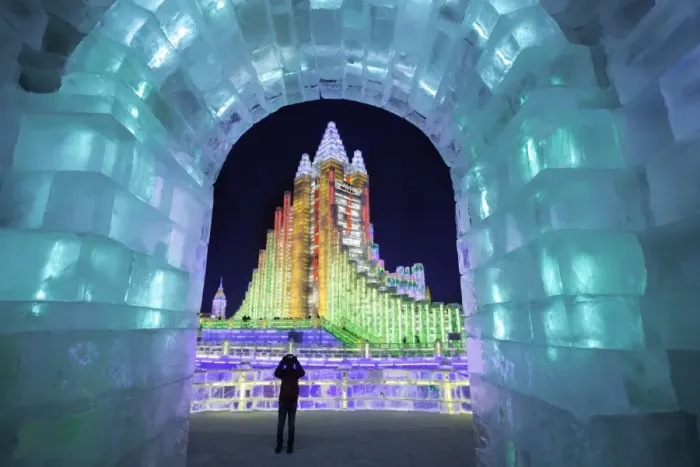 Framed Print : Spectacular illuminated ice sculptures at the Harbin Ice and Snow Festival in Harbin Framed Print : Spectacular illuminated ice sculptures at the Harbin Ice and Snow Festival in Harbin