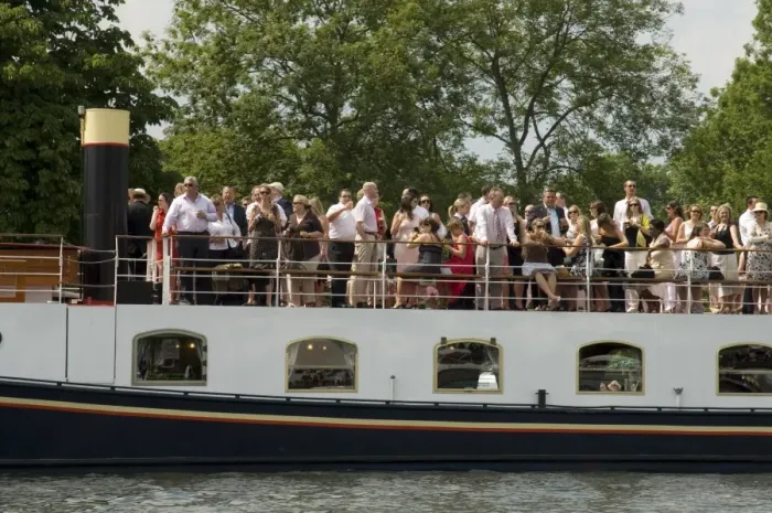 Framed Print : Spectators at the Henley Royal Regatta, Henley on Thames, England, United Kingdom, Europe Framed Print : Spectators at the Henley Royal Regatta, Henley on Thames, England, United Kingdom, Europe